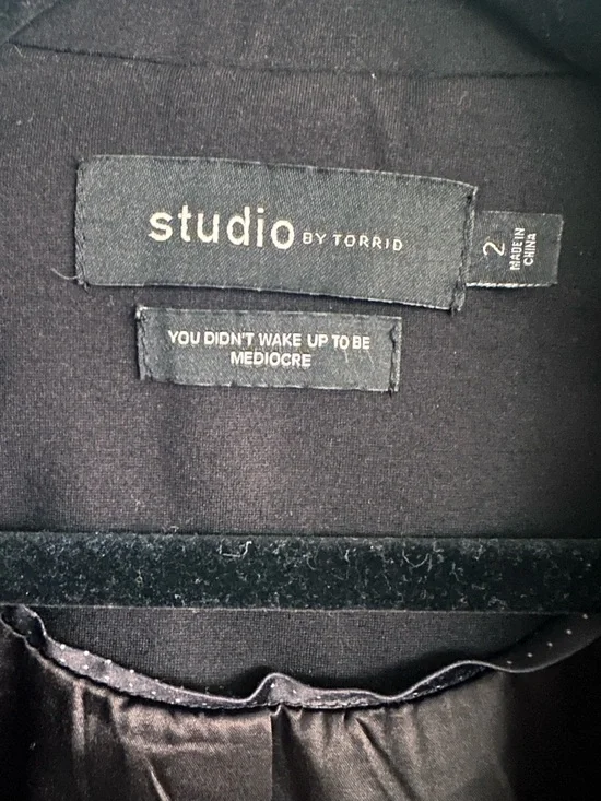 torrid Black Single-Button Tailored Blazer - Picture 3 of 7